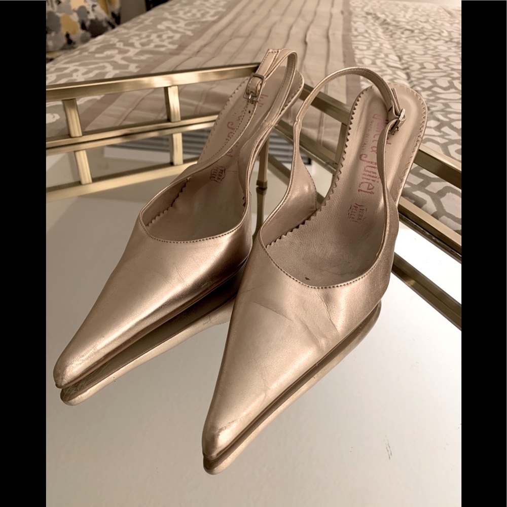 Juliet & Juliet Champagne leather kitten heel w/ ankle strap
